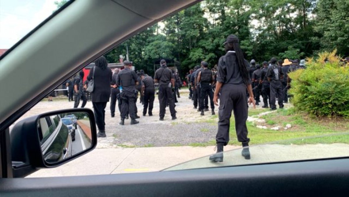 ABD'de 'Black Panther' isimli grup silahlanıp sokağa indi #2