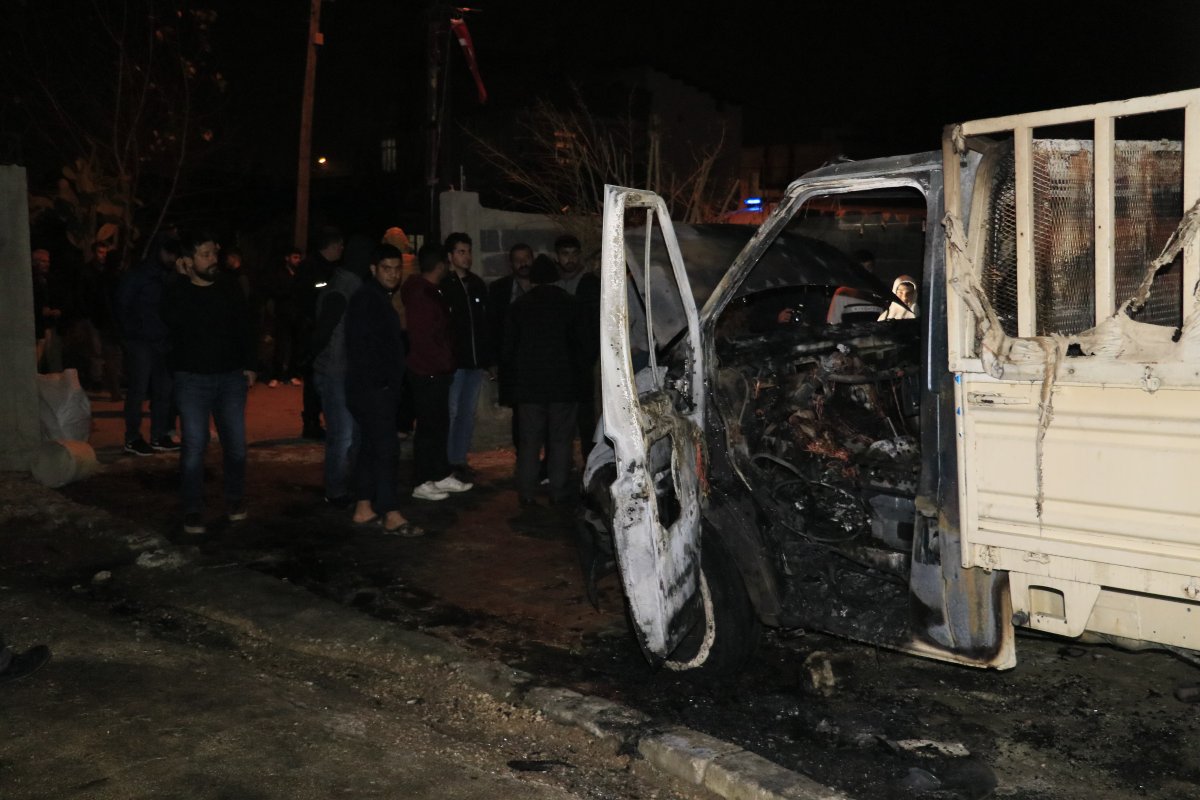 Adana'da kendisine borcu olan kardeşinin aracını yaktı