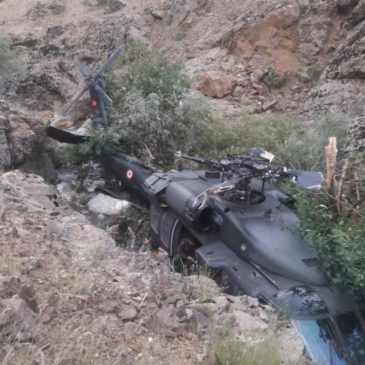 Bingöl'de helikopter arızalanınca zorunlu iniş yaptı #1