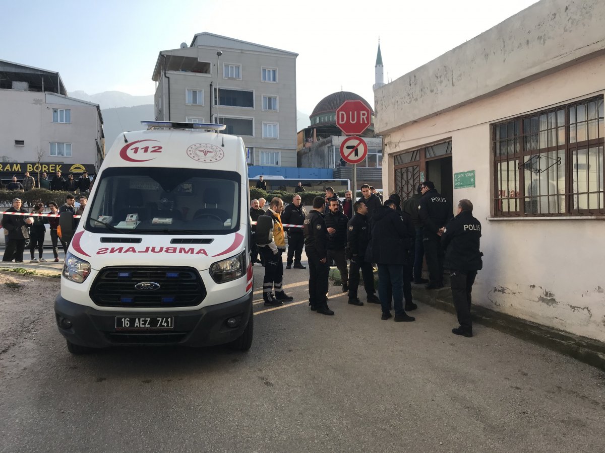 Bursa'da bir kişi babasını baltayla öldürdü
