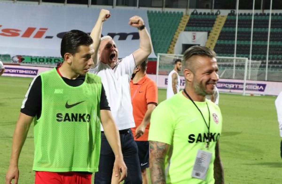 Denizlispor - Gaziantep FK maçı sonrası saha karıştı #3
