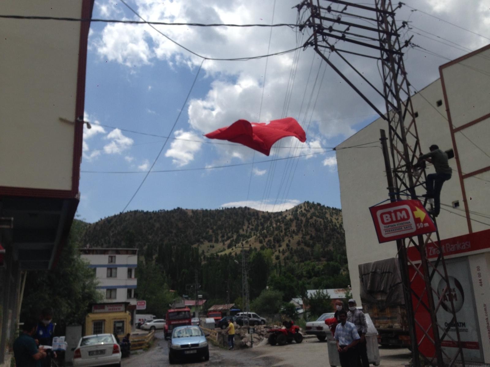 Erzurum'da Mehmetçiğe cami hoparlöründen ezgili destek #1