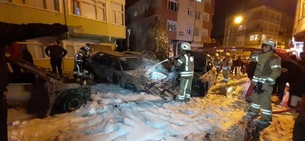 Fatih'te 9 otomobil kundaklandı