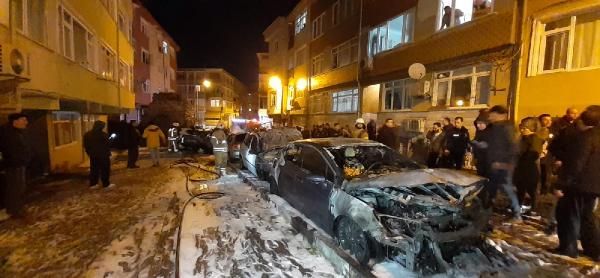 Fatih'te 9 otomobil kundaklandı