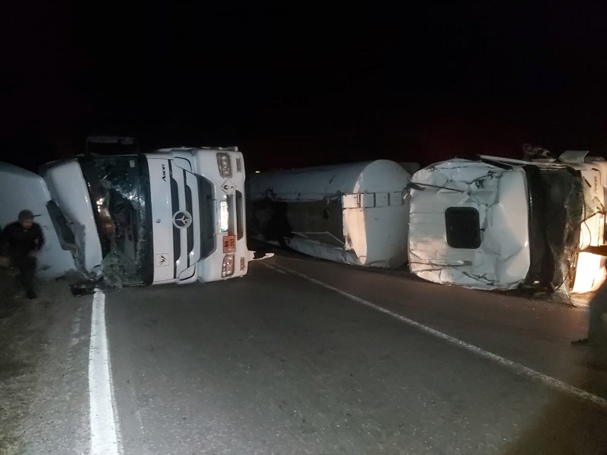 Gaziantep'te zift yüklü iki kamyon kaza yaptı
