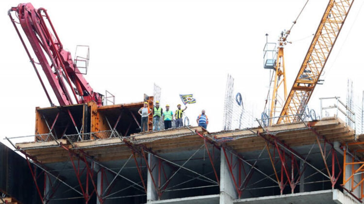 İşçiler Fenerbahçe'yi inşaattan destekledi #1