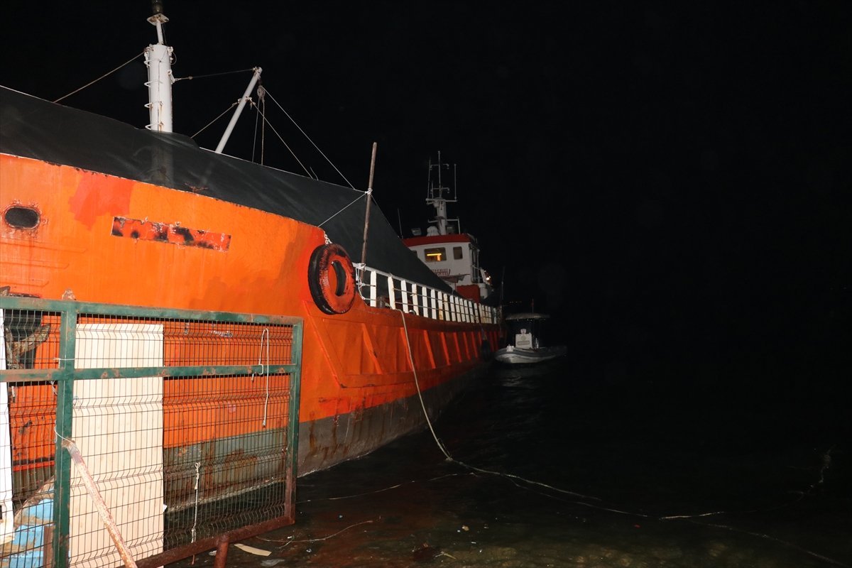 İzmir'de bir gemide 276 sığınmacı yakalandı #3