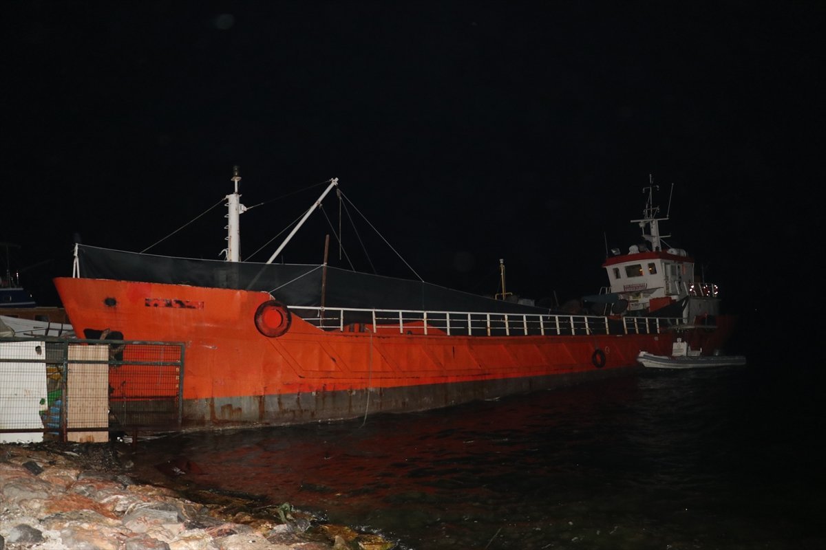 İzmir'de bir gemide 276 sığınmacı yakalandı #4
