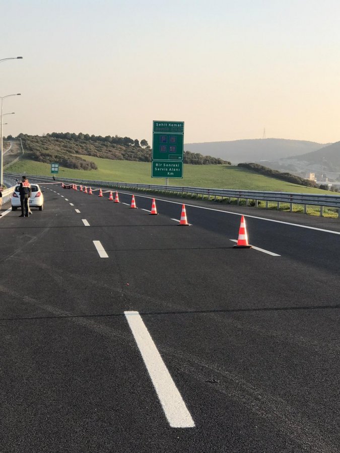 İzmir'de zincirleme trafik kazası: 1 ölü, 2 yaralı