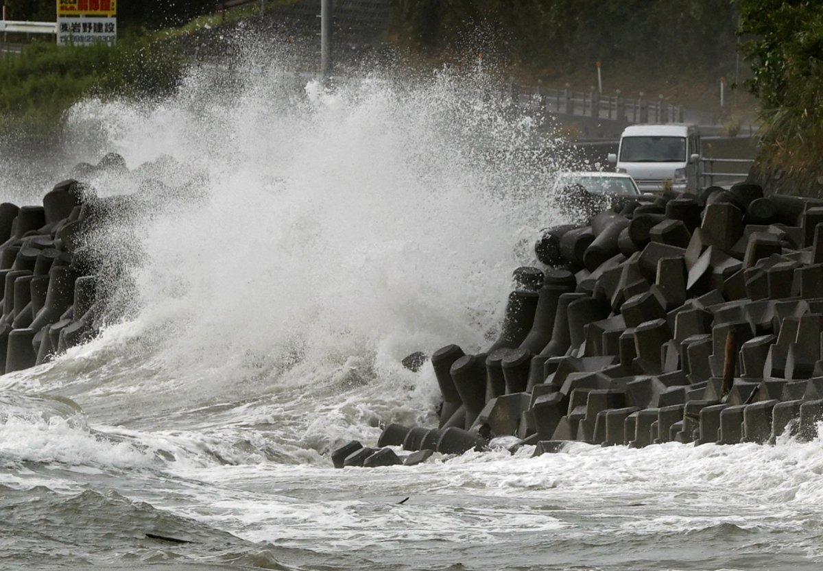 Japonya da Haişen tayfunu nedeniyle 8 milyon kişinin tahliyesi istendi #5