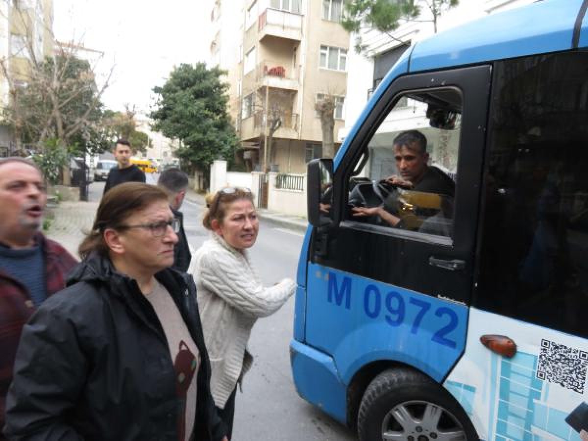 Kadıköy'de güzergah dışına çıkan minibüs kadına çarptı