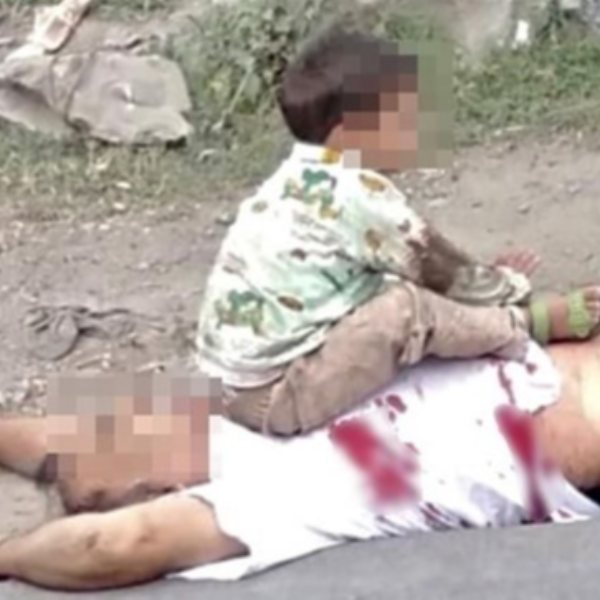 Keşmir'de, 3 yaşındaki çocuğun fotoğrafı infial yarattı #1