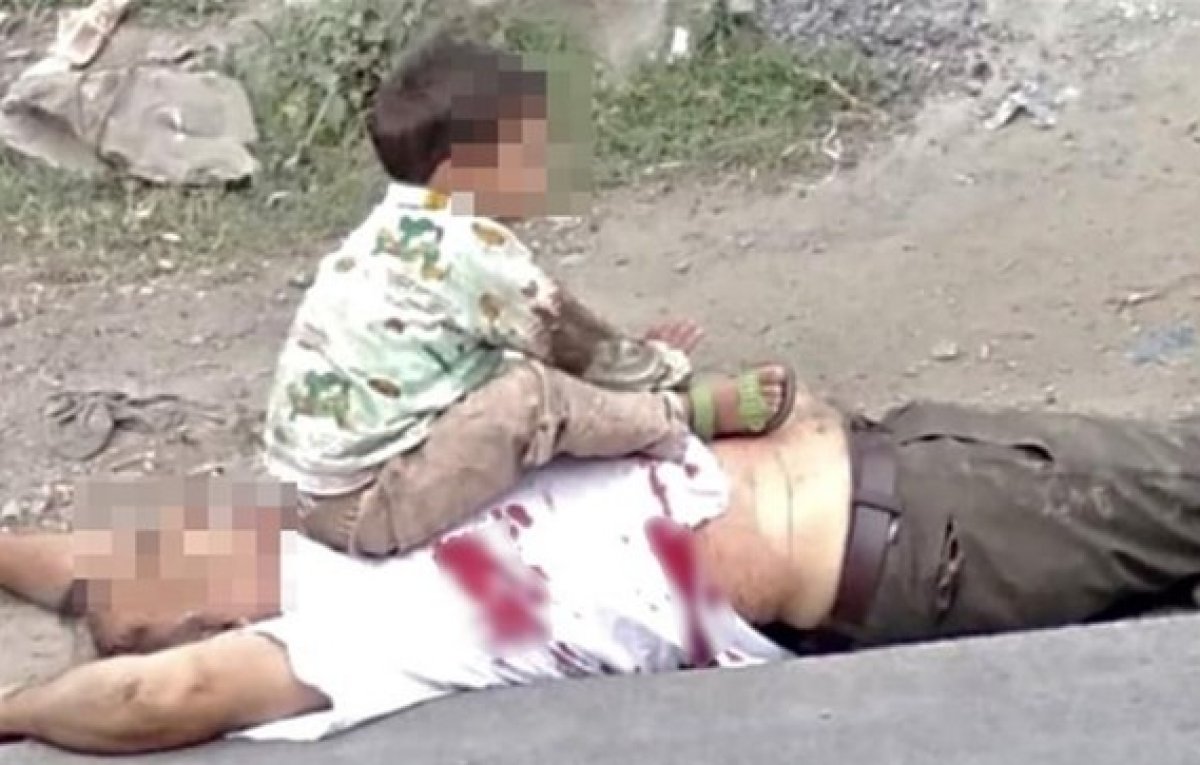 Keşmir'de, 3 yaşındaki çocuğun fotoğrafı infial yarattı #2