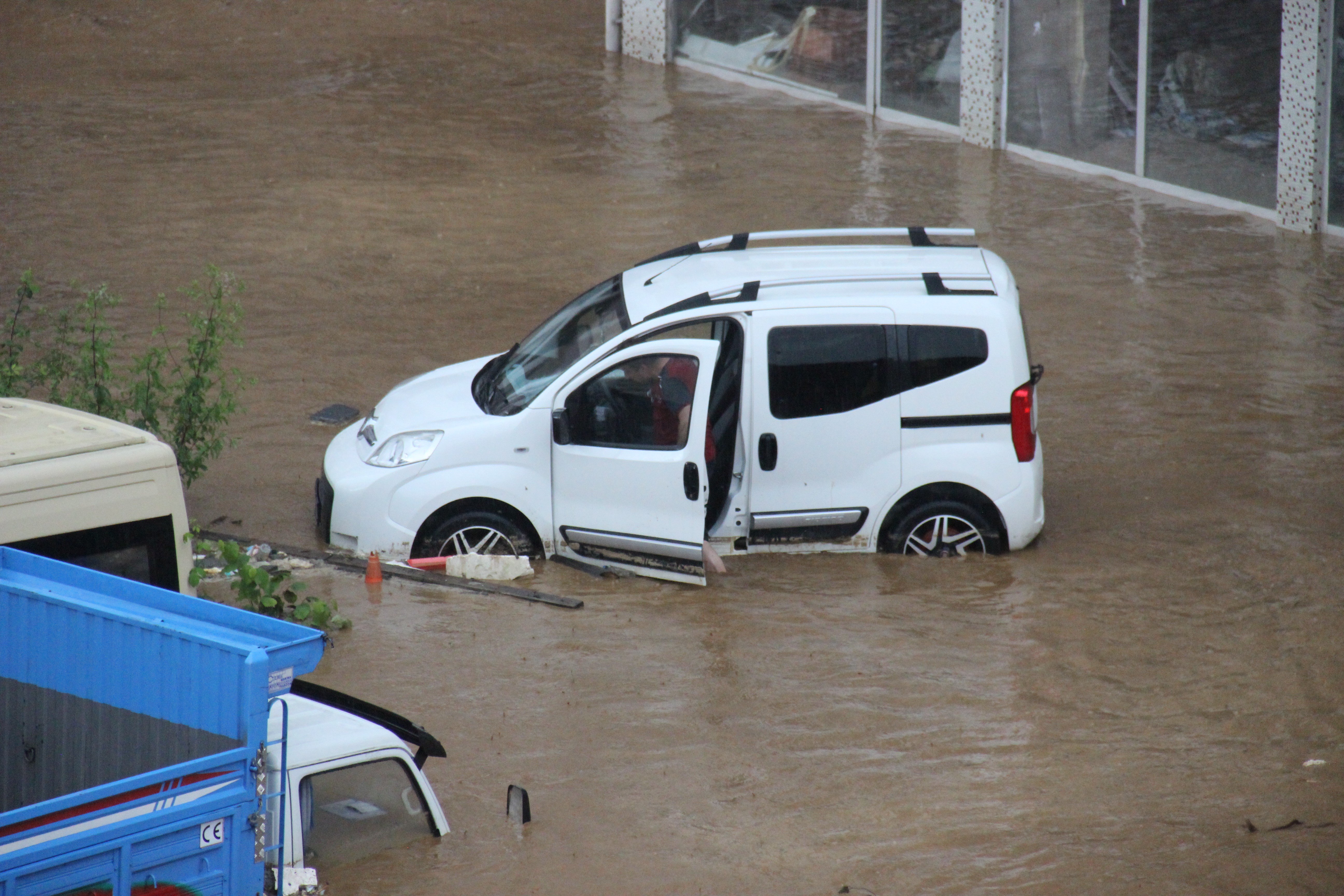 Rize'de selin hasarı gün ağırınca ortaya çıktı #13