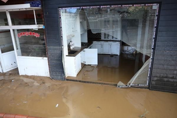 Rize'de selin hasarı gün ağırınca ortaya çıktı #18