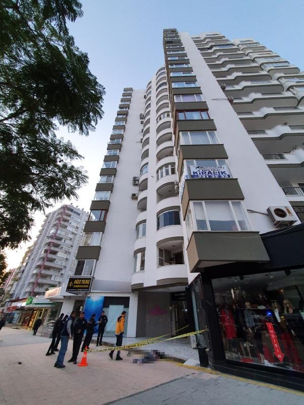 10'uncu kattan düşen kadın hayatını kaybetti