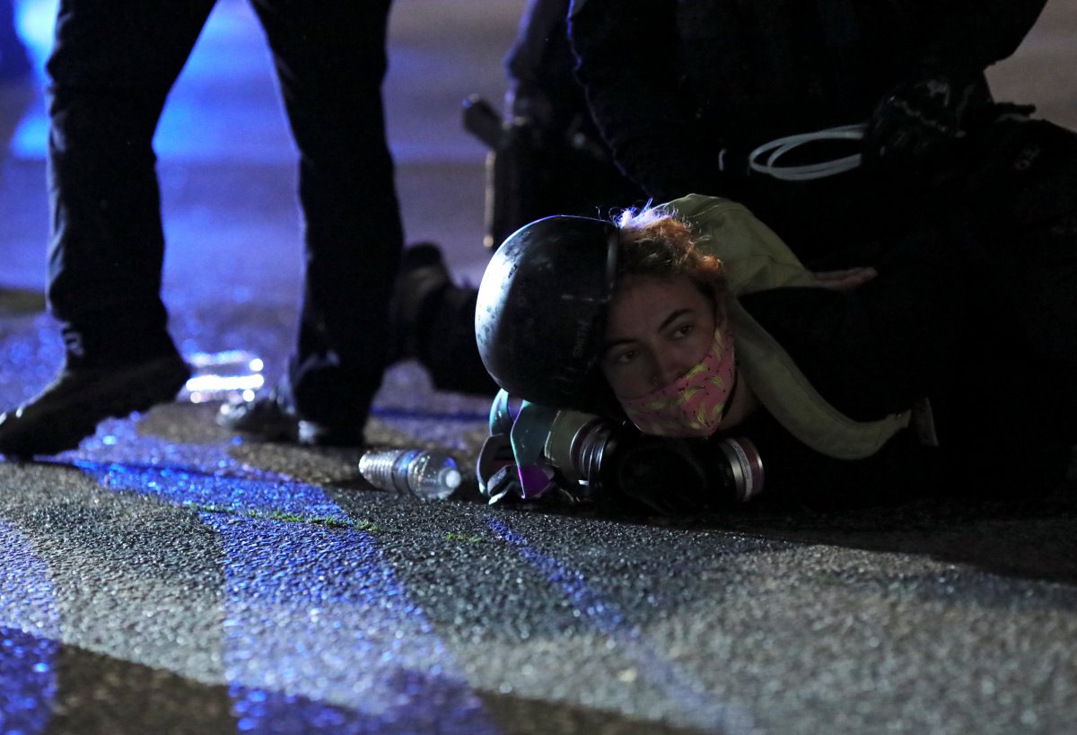 ABD polisi silahsız göstericileri döverek gözaltına aldı #6