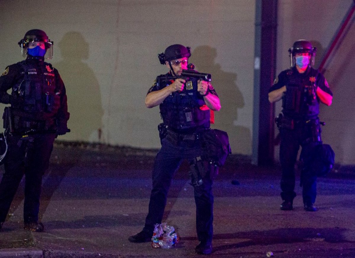 ABD polisi silahsız göstericileri döverek gözaltına aldı #14