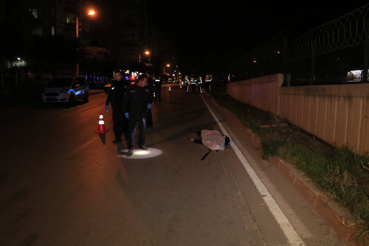 Adana'da araç çarpan yaya yaşamını yitirdi