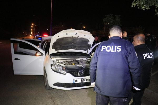 Adana'da ehliyetsiz sürücü ile polis arasında kovalamaca