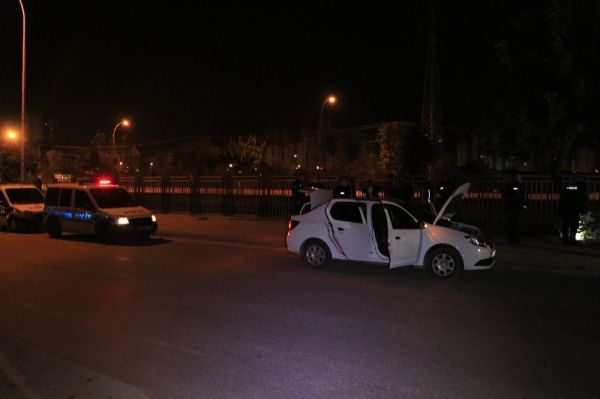 Adana'da ehliyetsiz sürücü ile polis arasında kovalamaca
