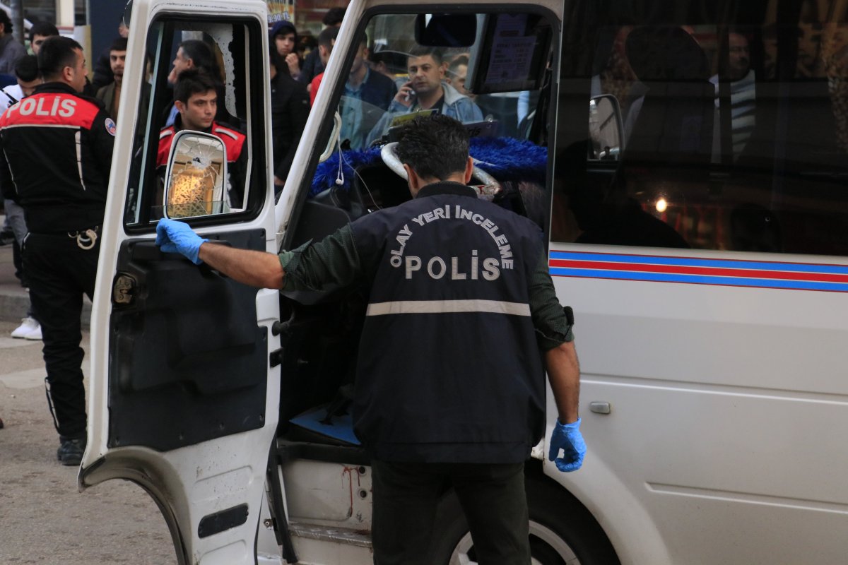 Adana'da minibüs şoförü başından vurularak öldürüldü