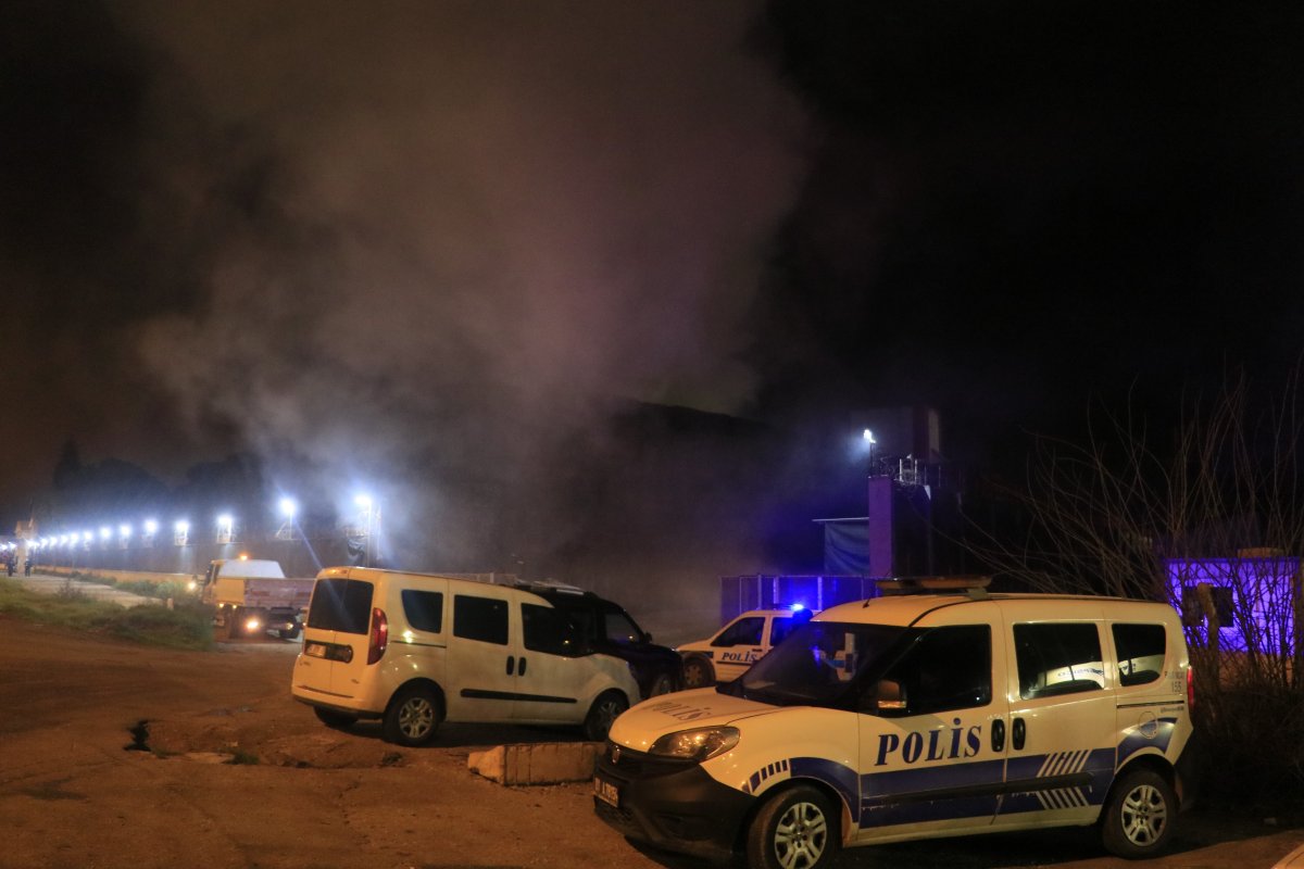 Adana’da pamuk yağı fabrikasında yangın çıktı