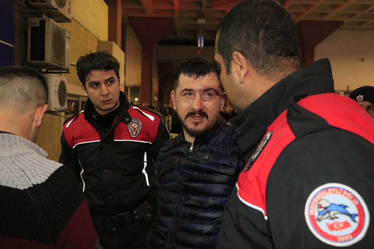 Adana otogarında silahlı sopalı kavga: 1'i ağır 3 yaralı