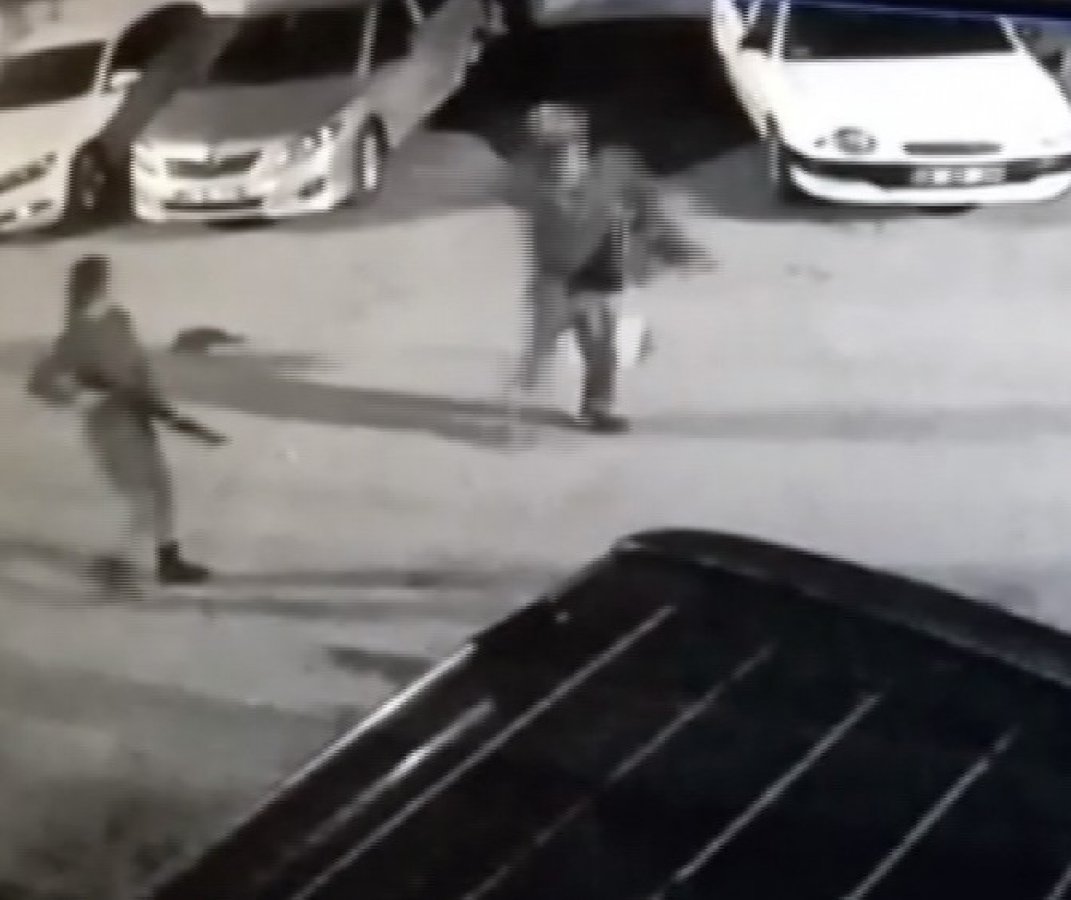 Aksaray'da genç kız tartıştığı arkadaşını vurdu