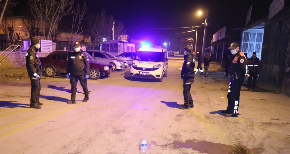 Aksaray'da genç kız tartıştığı arkadaşını vurdu