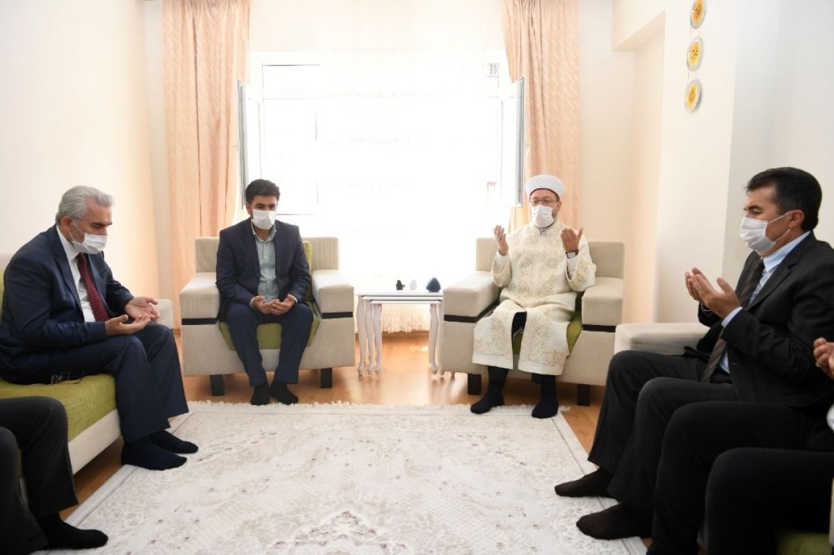 Diyanet İşleri Başkanı Erbaş’tan Barış Çakan’ın ailesine taziye ziyareti -3
