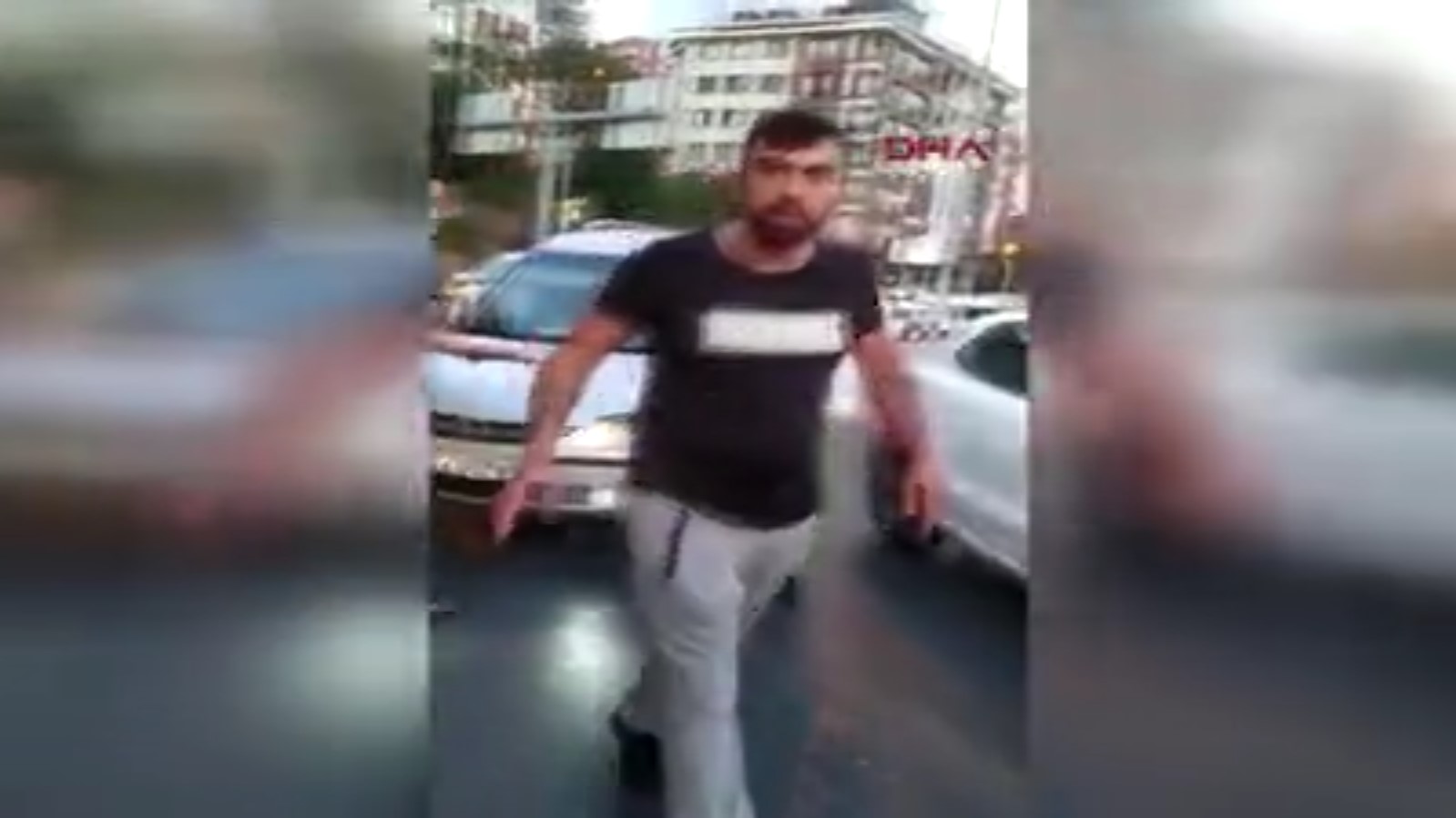 Alibeyköy de bir kişi trafikte kadına saldırdı #1