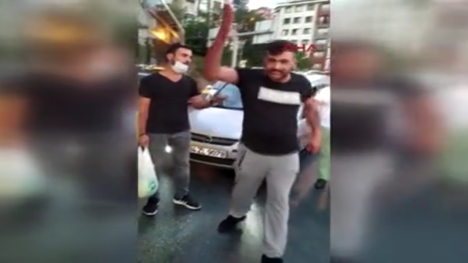 Alibeyköy de bir kişi trafikte kadına saldırdı #2