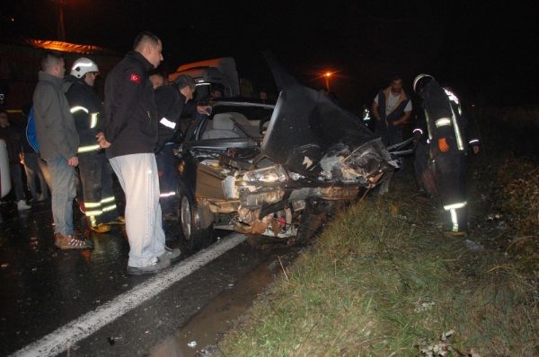 Alkollü sürücünün kullandığı otomobil tırla çarpıştı: 1 ölü, 1 yaralı -2