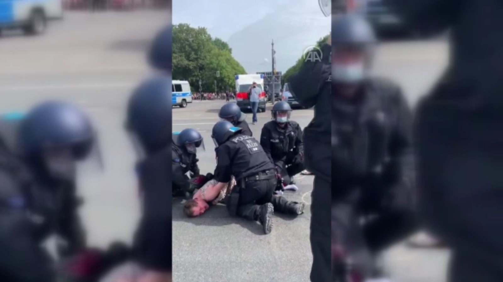 Almanya da polis bir kadın göstericiye şiddet uyguladı #1