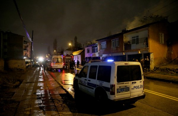 Ankara'da 3 ev kundaklandı