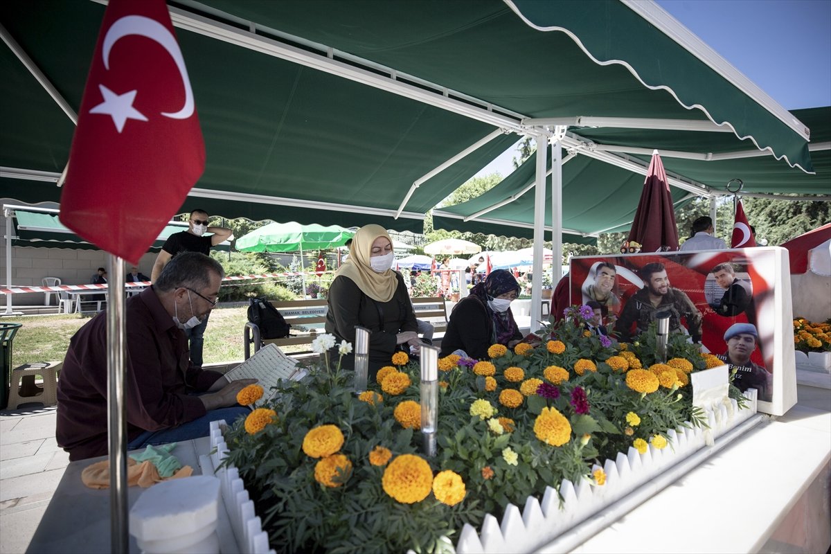 Ankara'da şehitliklere bayram ziyareti #5