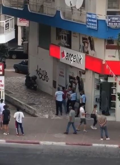 Antalya'da seyyar satıcı zabıtalar tarafından dövüldü #3