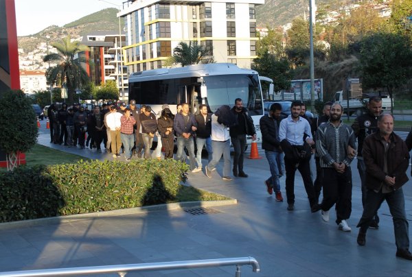 Antalya'da uyuşturucu operasyonunda 16 kişi tutuklandı