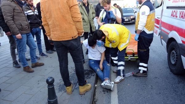 Aşırı alkol alan genç Taksim Meydanı’nda yere yığıldı -1