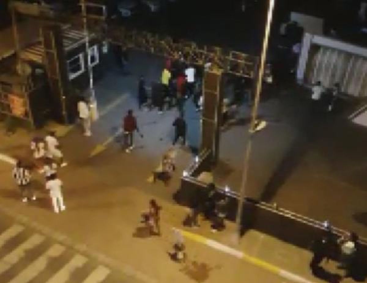 Avcılar'da sokağı savaş alanına çeviren yabancı uyrukluların kavgası kamerada -1