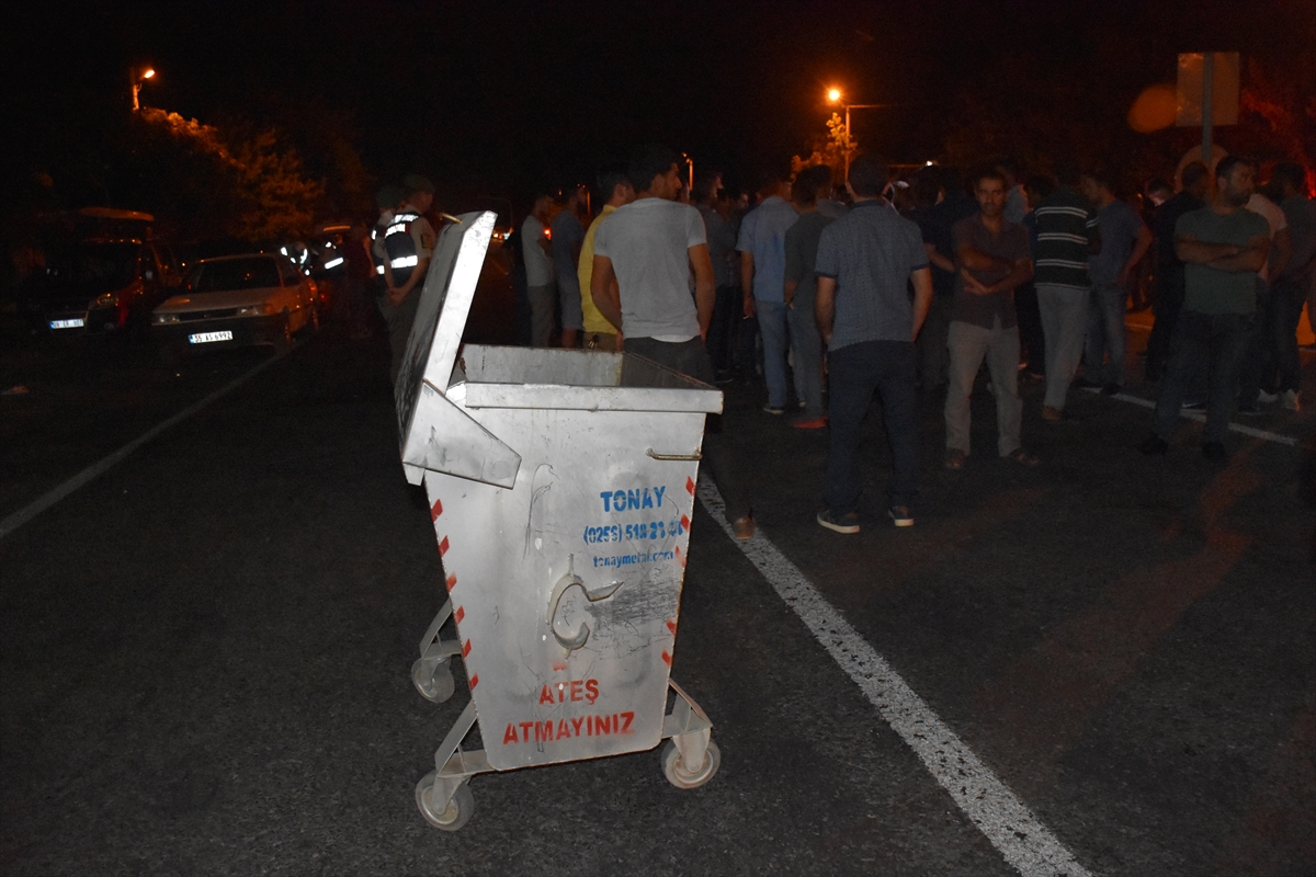 Aydın'da kaza sonrası vatandaşlar yolu kapattı