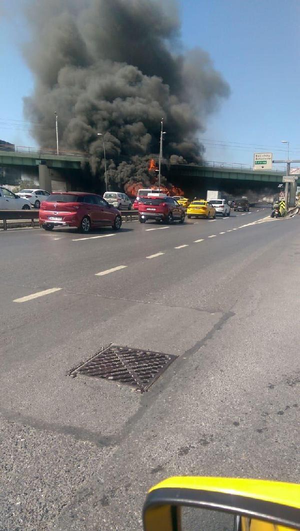 Bakırköy de metrobüste yangın çıktı #4