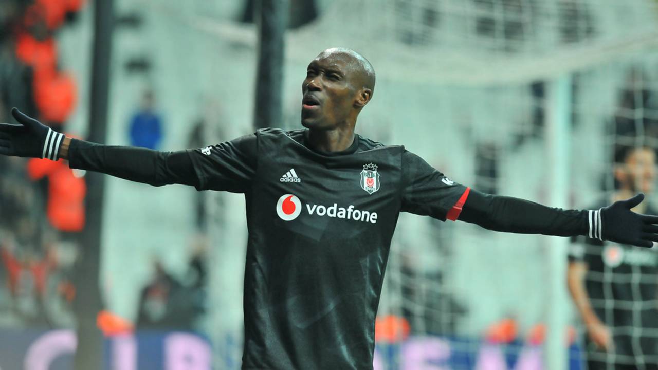 Beşiktaş, Atiba'yla el sıkıştı #1