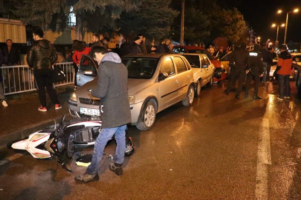Bolu'da alkollü sürücü cadde üzerindeki 7 araca çarptı