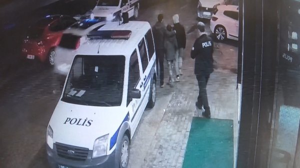 Bursa'da 2 hırsız suçüstü yakalandı