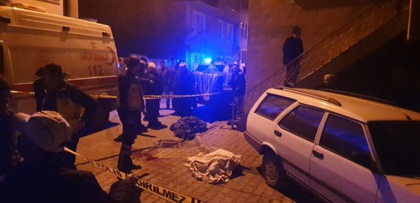 Bursa'da araç altında 700 metre sürüklenen kadın öldü