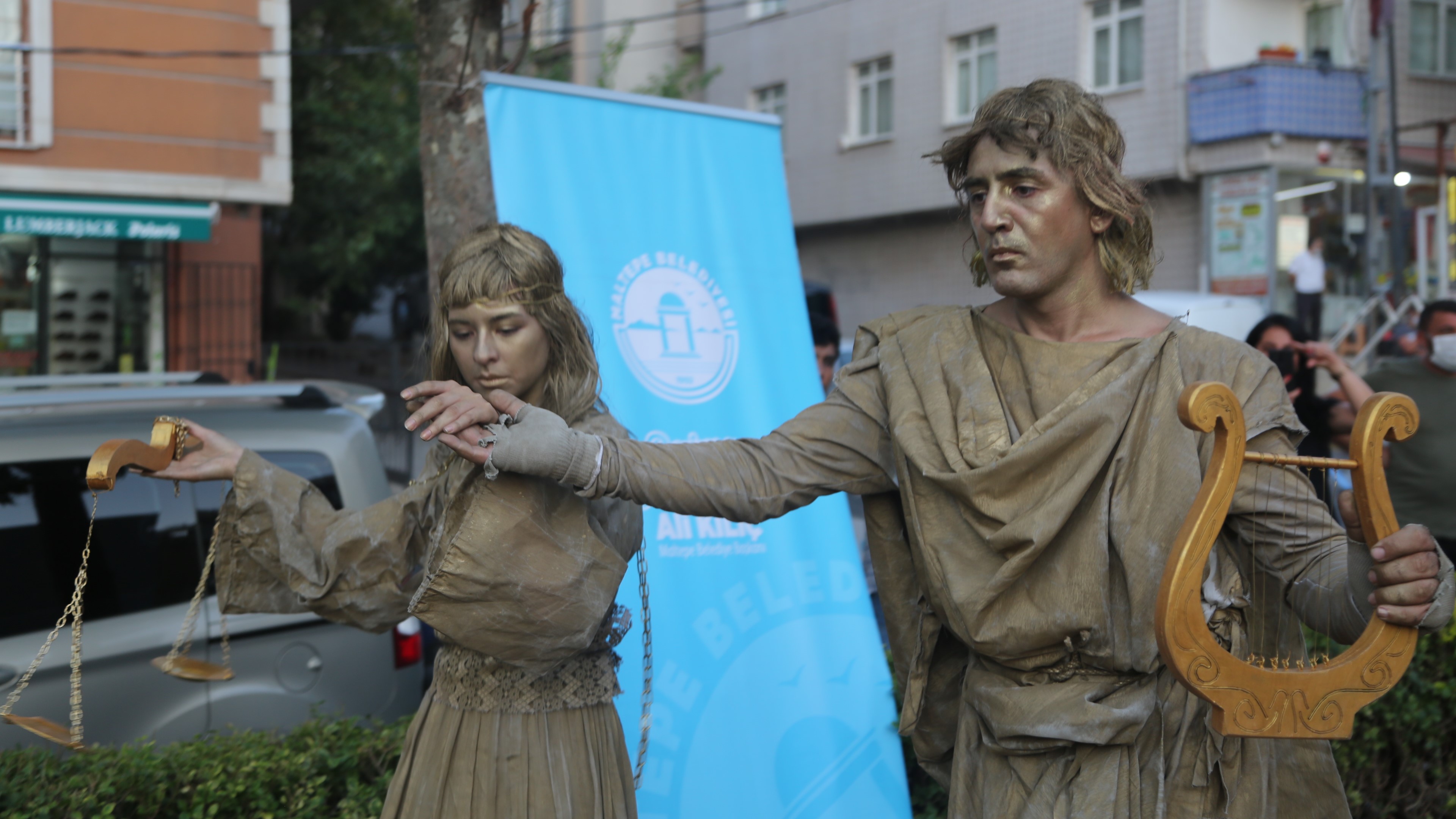 CHP li Maltepe Belediyesi yaptı: Canlı heykel gösterisi #5