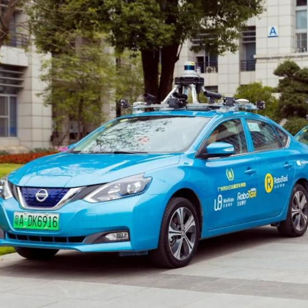 Çin’de sürücüsüz robot taksiler hizmete başladı