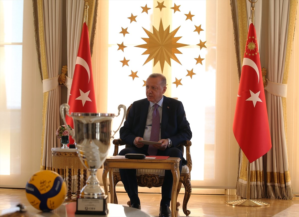 Cumhurbaşkanı Erdoğan, Avrupa şampiyonu voleybolcularımızı kabul etti #12